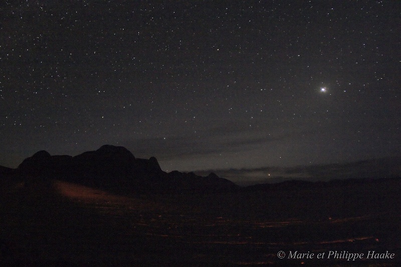 Ciel etoile desert 4490_wm.jpg - Ciel étoilé, avec Vénus, désert du Ténéré (Niger, 2006)